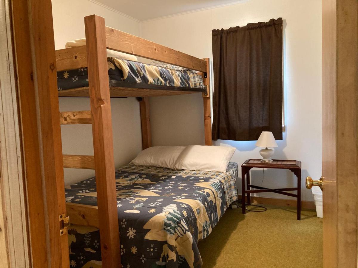 Musky Joe'S Twin Pines Resort New Post Exterior photo