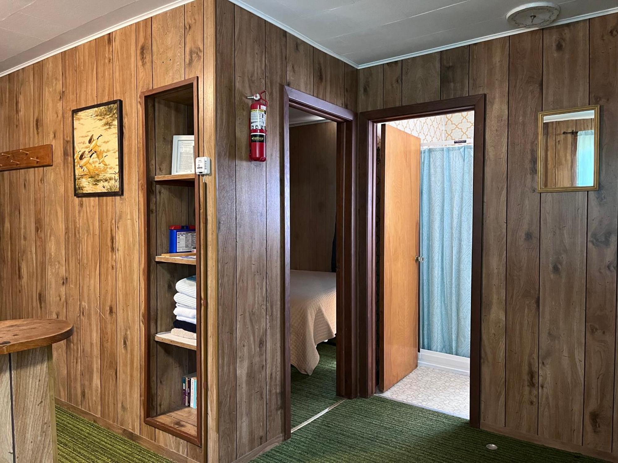Musky Joe'S Twin Pines Resort New Post Exterior photo