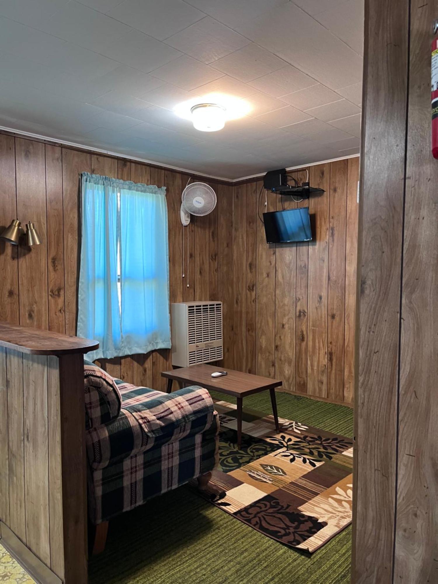 Musky Joe'S Twin Pines Resort New Post Exterior photo